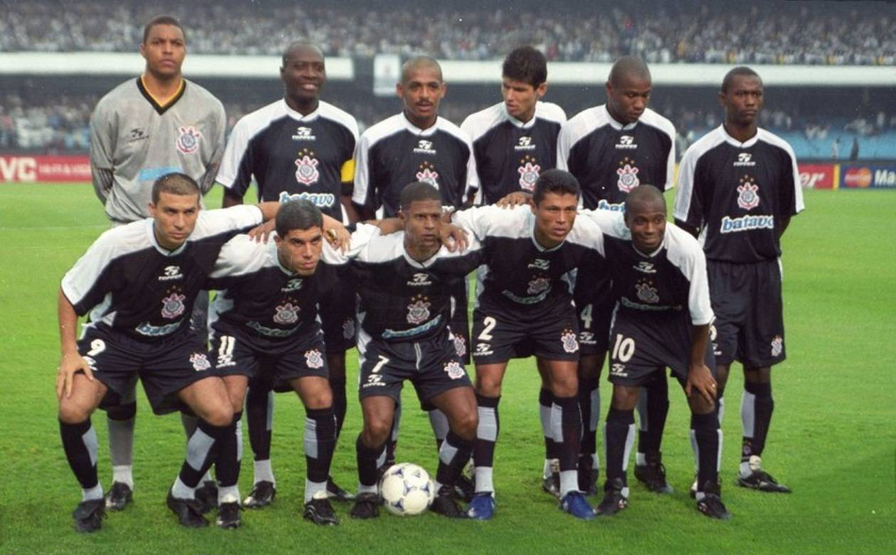 Corinthians Campeão Mundial 2000. Escalação: Dida, Kléber, Fábio