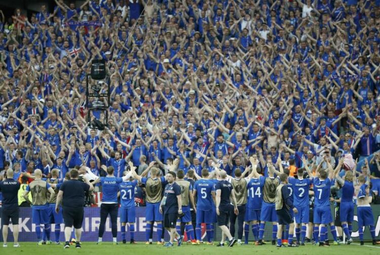 Saudação viking da Seleção da Islândia na Eurocopa 2016