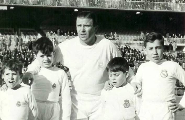 Ferenc Puskás com a camisa do Real Madrid