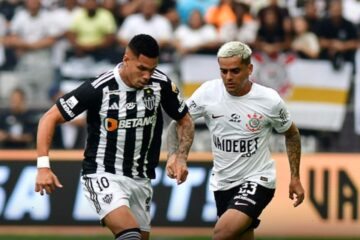 Paulinho e Fágner no empate entre Corinthians e Atlético-MG