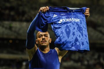 Rafael Elias marcou pelo Cruzeiro contra o Botafogo