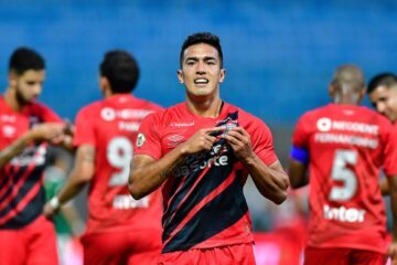 Athletico-PR vence o Palmeiras pelo Brasileirão