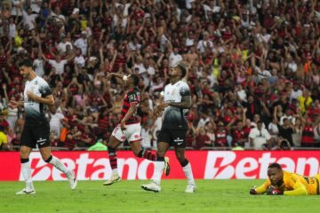 Flamengo vence o Corinthians pelo Brasileirão