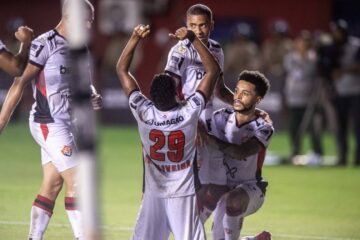 Vitória vence o Atlético-MG pelo Brasileirão