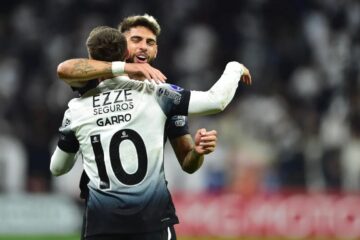 Corinthians vence o Vitória pelo Brasileirão