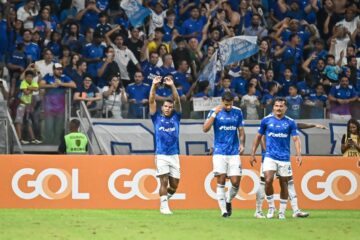 Cruzeiro vence o Athletico-PR pelo Brasileirão