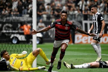 Flamengo vence o Atlético-MG pelo Brasileirão