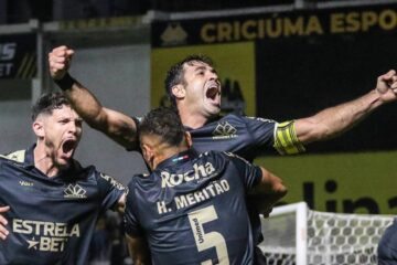 Criciúma vence o Atlético-MG pelo Brasileirão