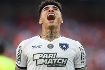 Botafogo vence o Athletico-PR pelo Brasileirão