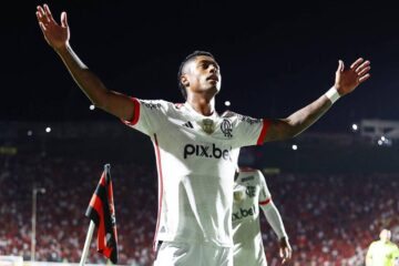 Flamengo vence o Vitória pelo Brasileirão
