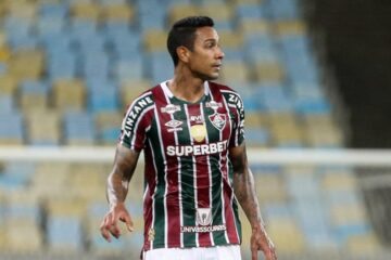 Antônio Carlos, zagueiro do Fluminense