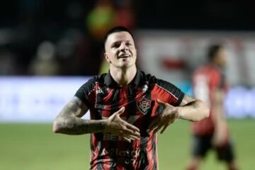 Renato Kayzer, atacante do Vitória
