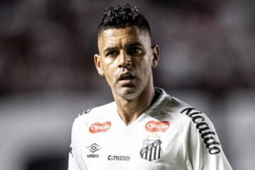 Aderlan, lateral-direito do Santos
