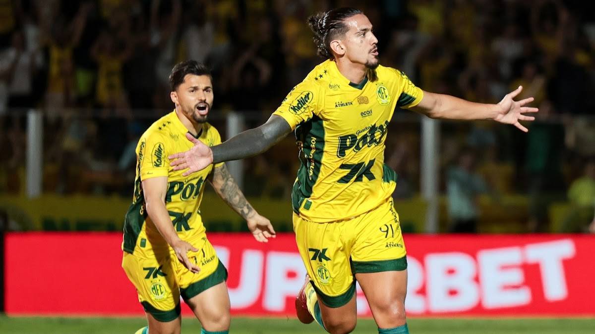Mirassol goleia o Bahia pelo Brasileirão