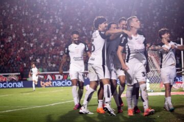 Corinthians vence o Vitória pelo Brasileirão