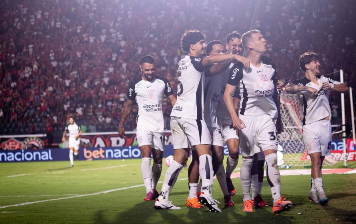 Corinthians vence o Vitória pelo Brasileirão