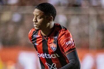 Lawan, atacante do Vitória