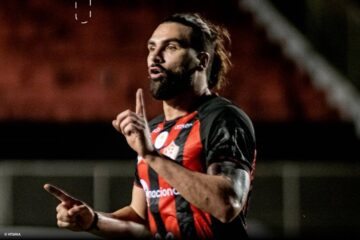 Léo Gamalho, atacante do Vitória