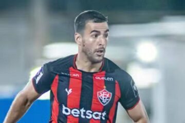 Raúl Cáceres, lateral-direito do Vitória