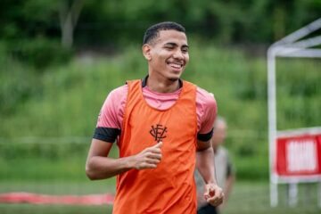 Zé Hugo, atacante do Vitória