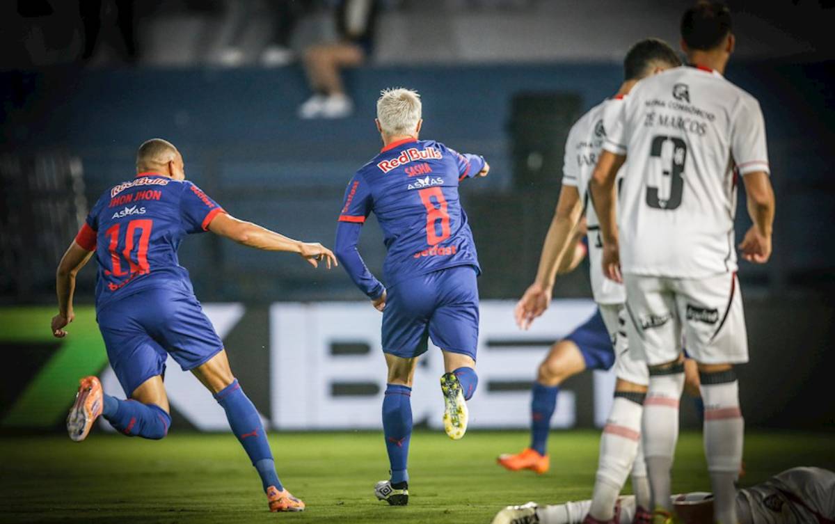 Red Bull Bragantino goleia o Vitória pelo Brasileirão