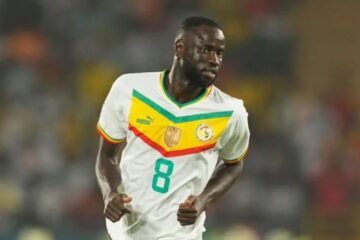Cheikhou Kouyaté, volante da Seleção de Senegal
